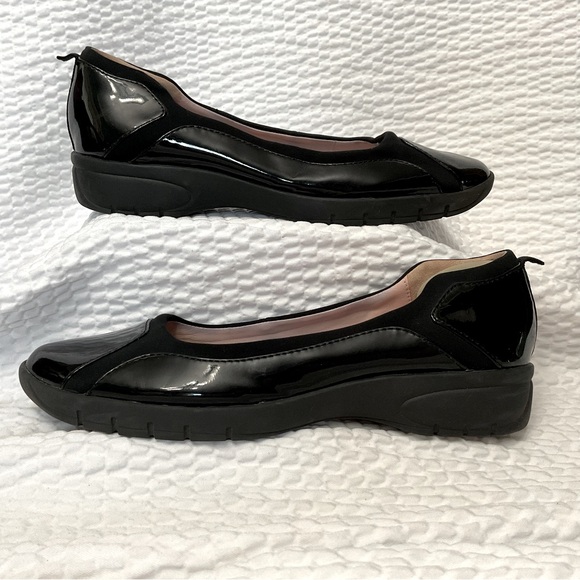 Taryn Rose Black Patent Leather Slip-On Flat Loafers - Picture 1 of 6